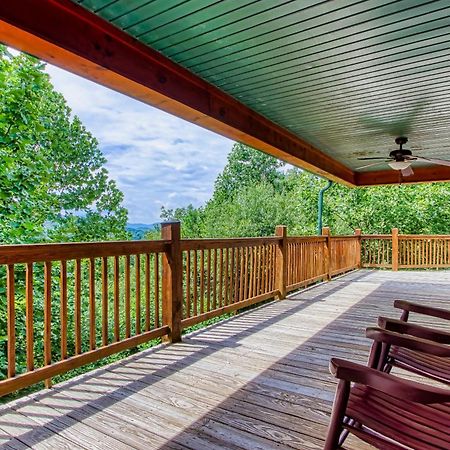 Big Bear Lodge Holiday Home Sevierville Exterior photo